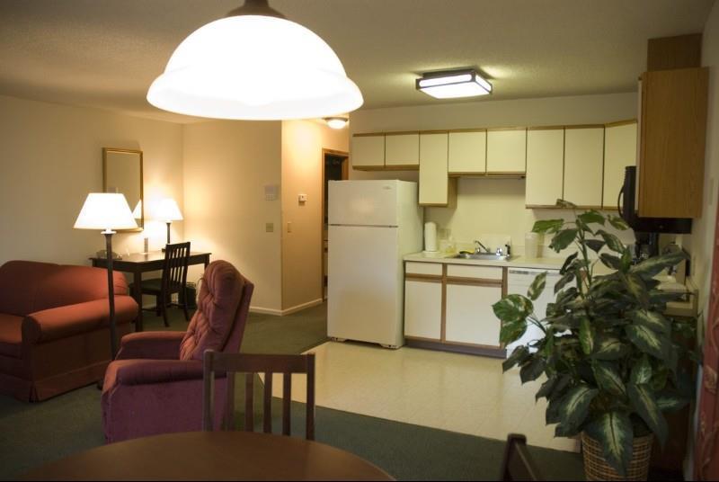 The Central Downtown Inn Suites Pittsfield Room photo